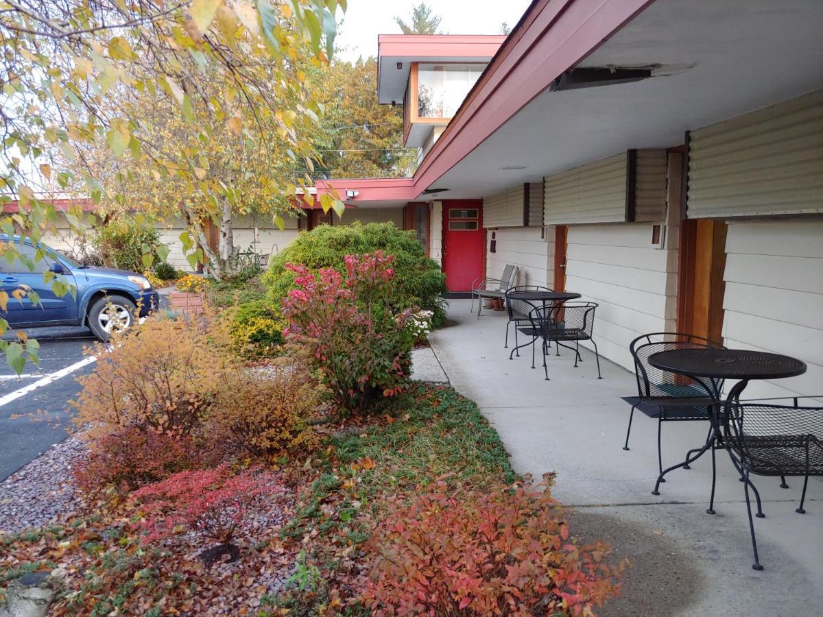 The Usonian Inn Llc Spring Green Exteriör bild