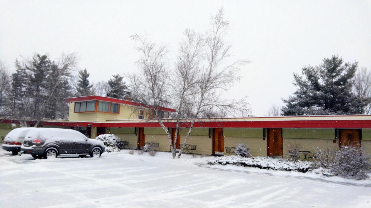 The Usonian Inn Llc Spring Green Exteriör bild