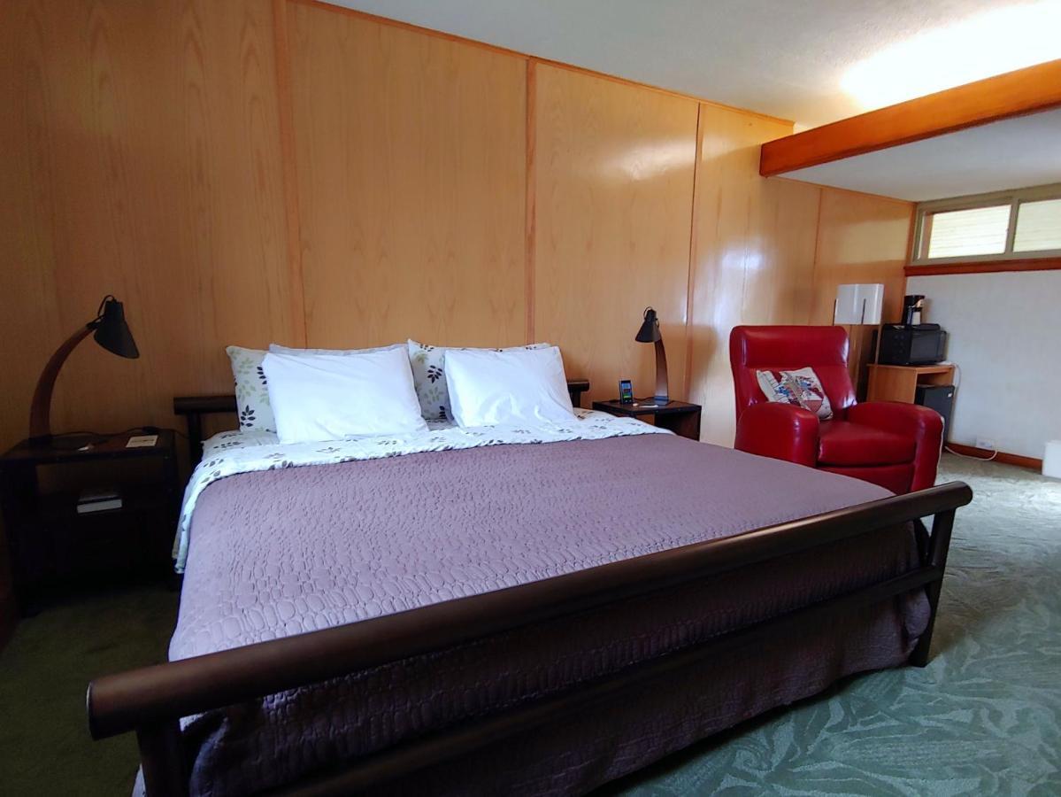 The Usonian Inn Llc Spring Green Exteriör bild